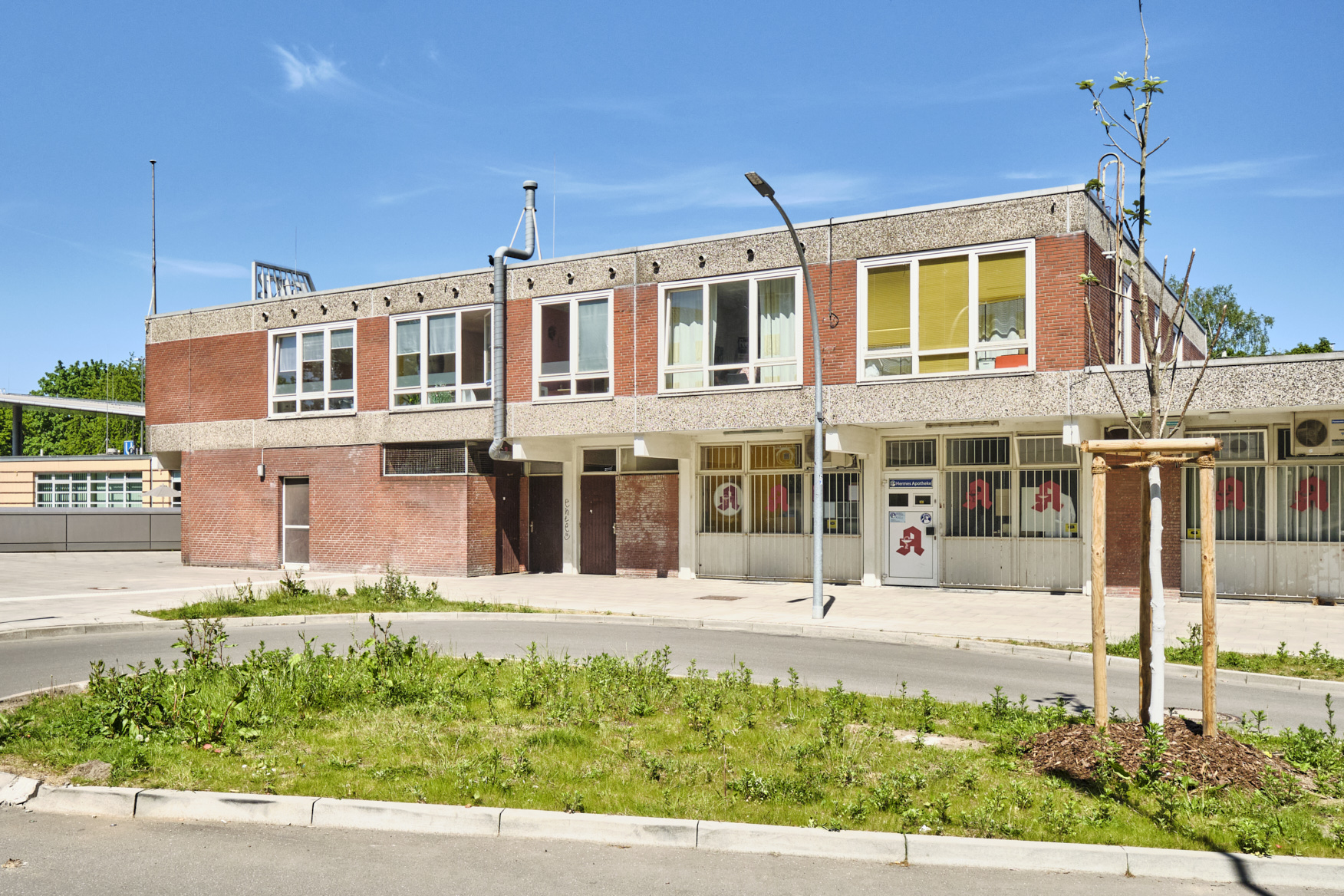 Direkt vom Eigentümer: geräumige & helle Ladenfläche mit beeindruckender Fensterfront - Rennbahnstraße 28 _ 30_DSCF2521_2MP