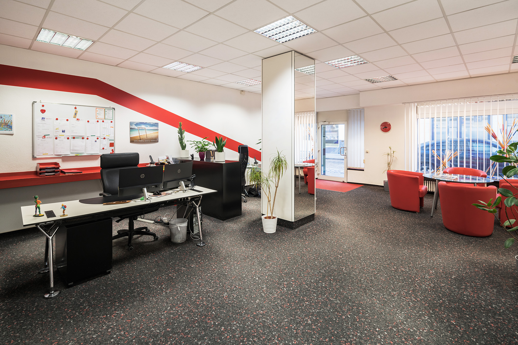 Direkt vom Eigentürmer: flexibel gestaltbare & helle Laden-/Bürofläche in zentraler Lage - ehemalige Innenansicht Büro