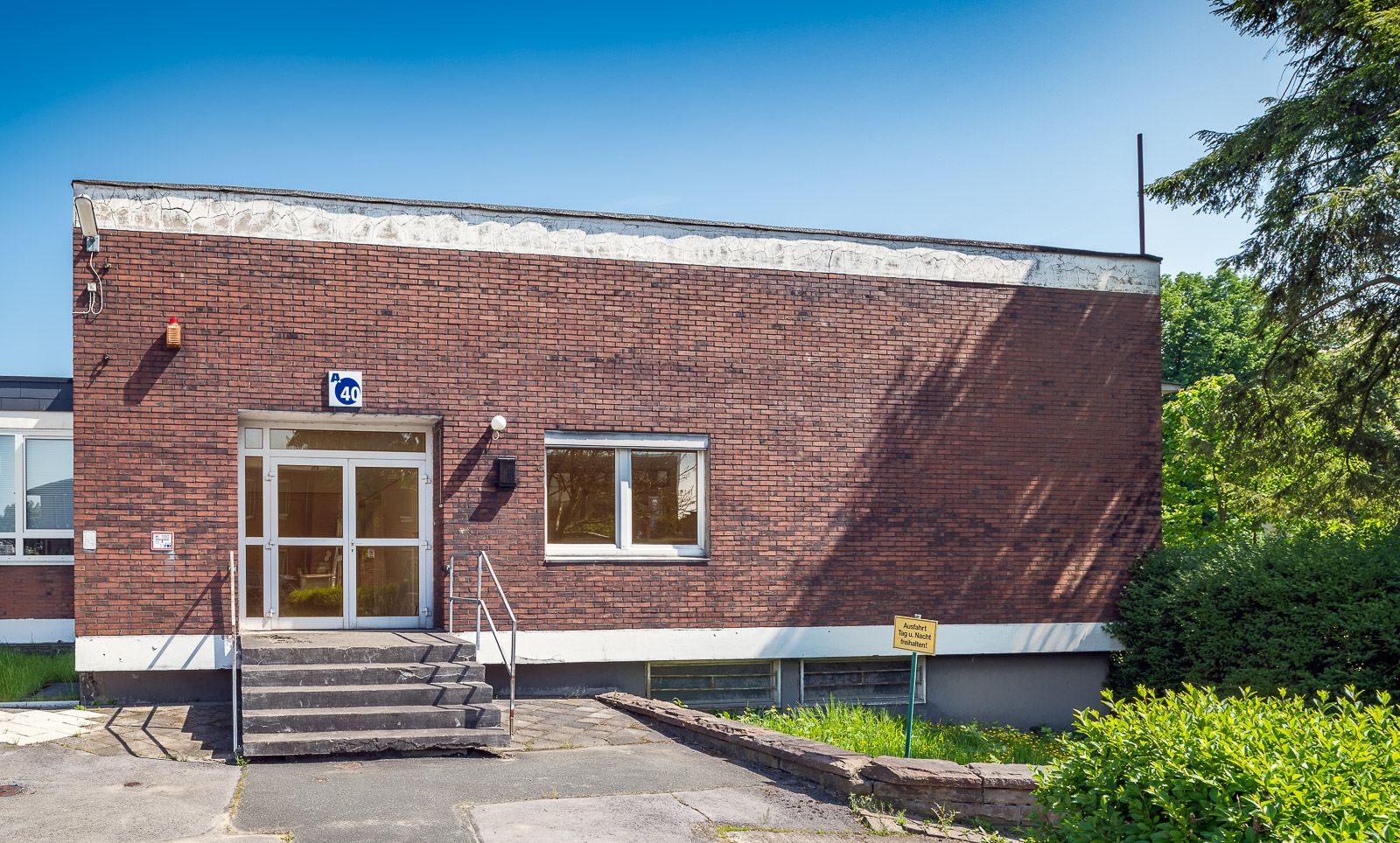Direkt vom Eigentümer: Zentraler Bürokomplex mit Blick ins Grüne! - industriepark-terrania-buero-a40-front-web