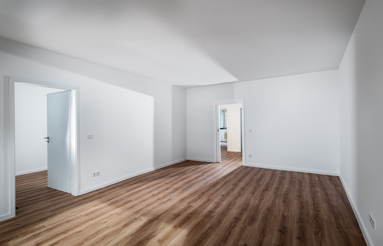 Direkt von Eigentümer: Moderne, lichtdurchflutete Wohnung in Hochschulnähe - Wohnzimmer