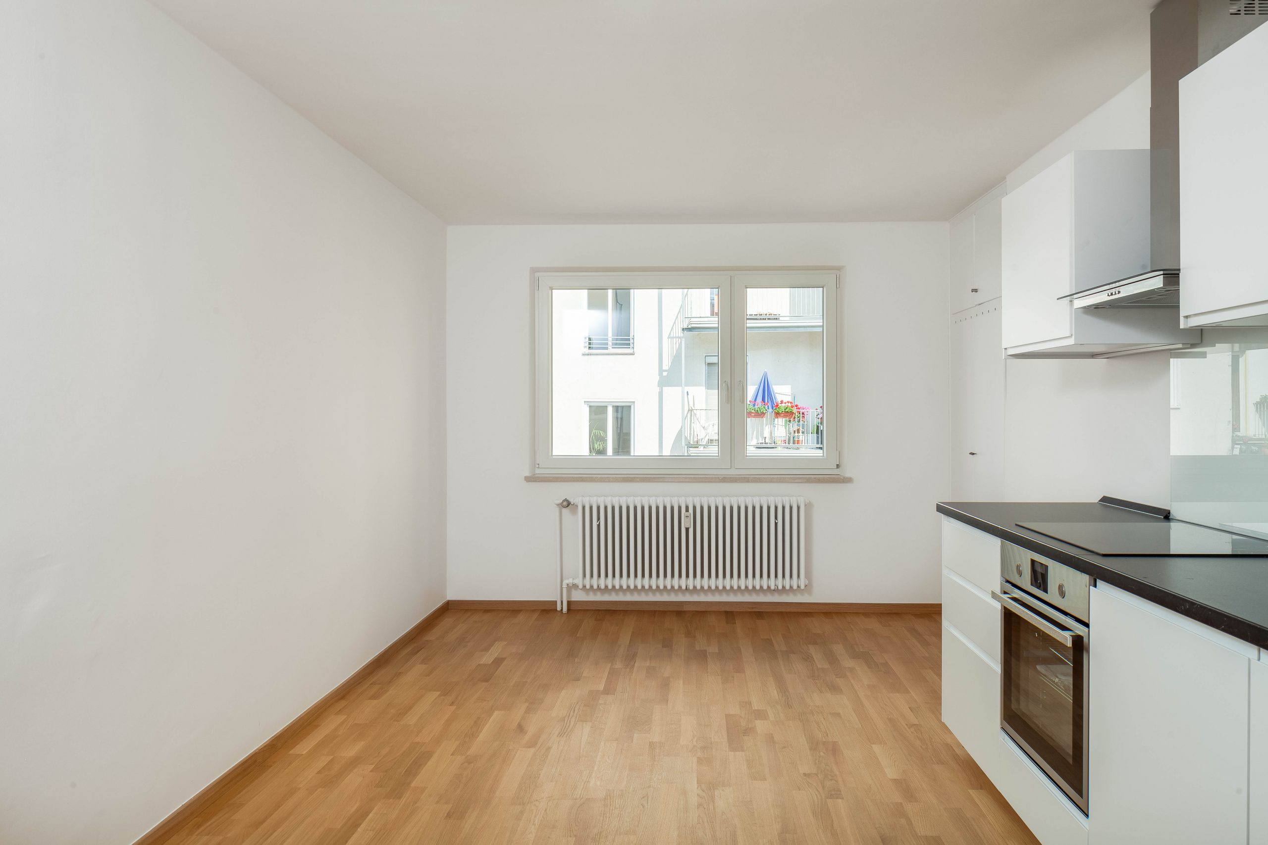 Direkt vom Eigentümer: helle und großzügige Wohnung mit Hinterhofflair - Küche