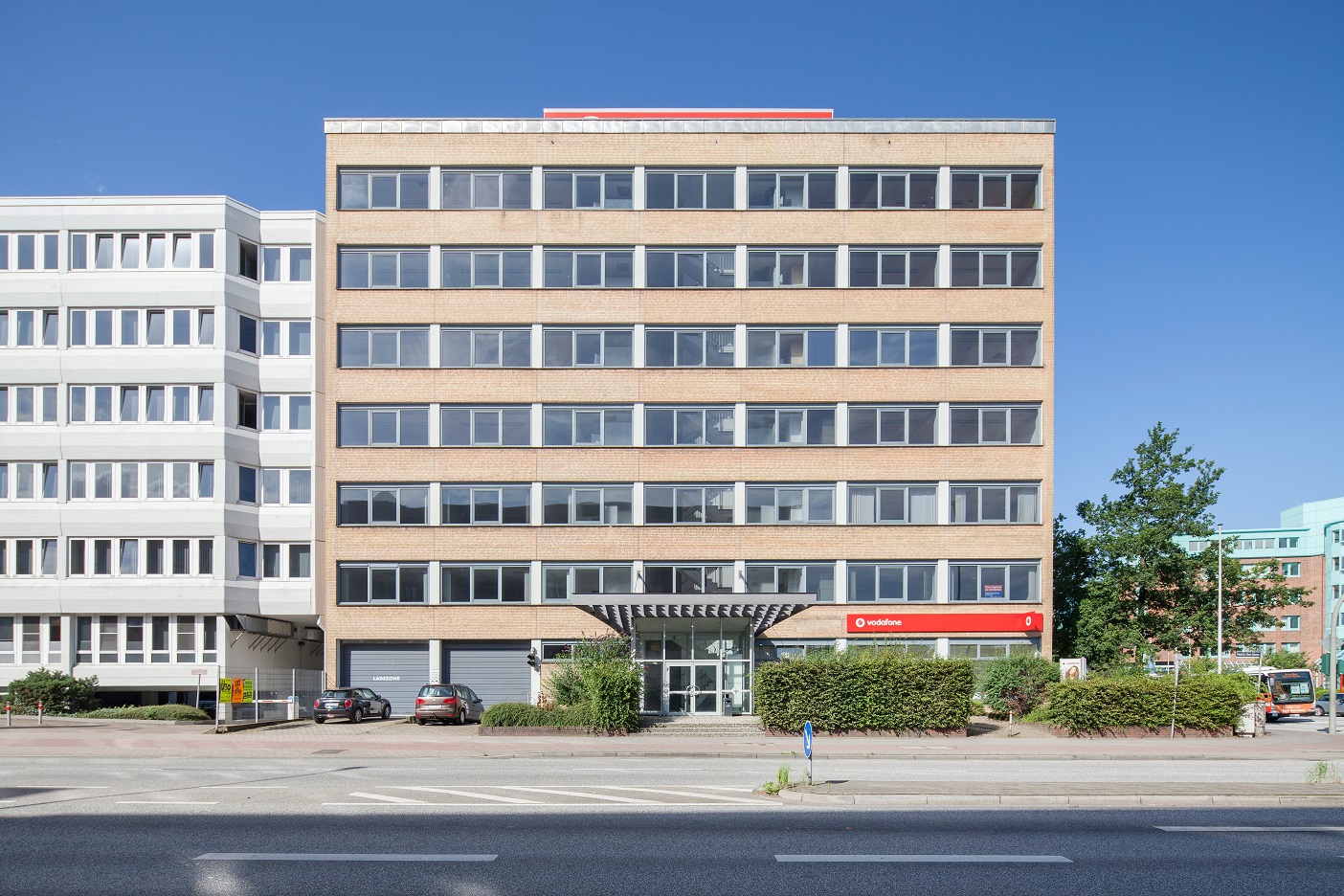 Direkt vom Eigentümer: Renoviertes Büro am Friedrich-Ebert-Damm - Außenansicht_2