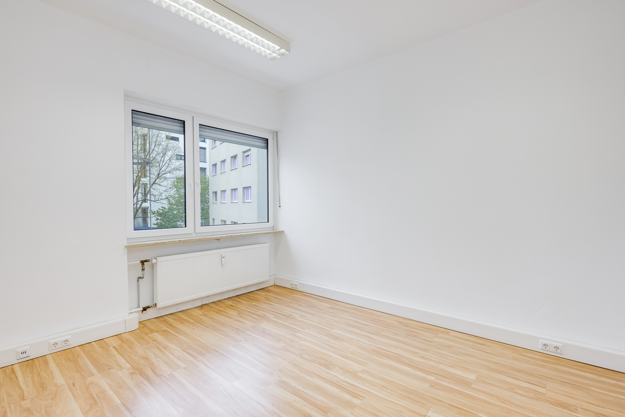 Direkt vom Eigentümer: Attraktive, helle Bürofläche im Münchner Süden - Ansicht_Büro zum Hof
