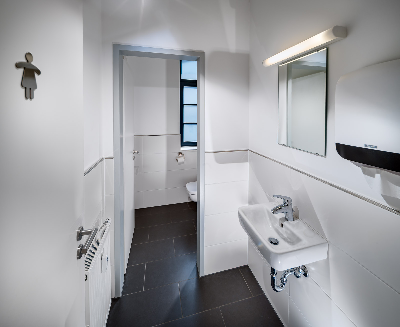 Direkt vom Eigentümer: helles & stilvolles Loftbüro mit Glaselementen - WC-Anlage