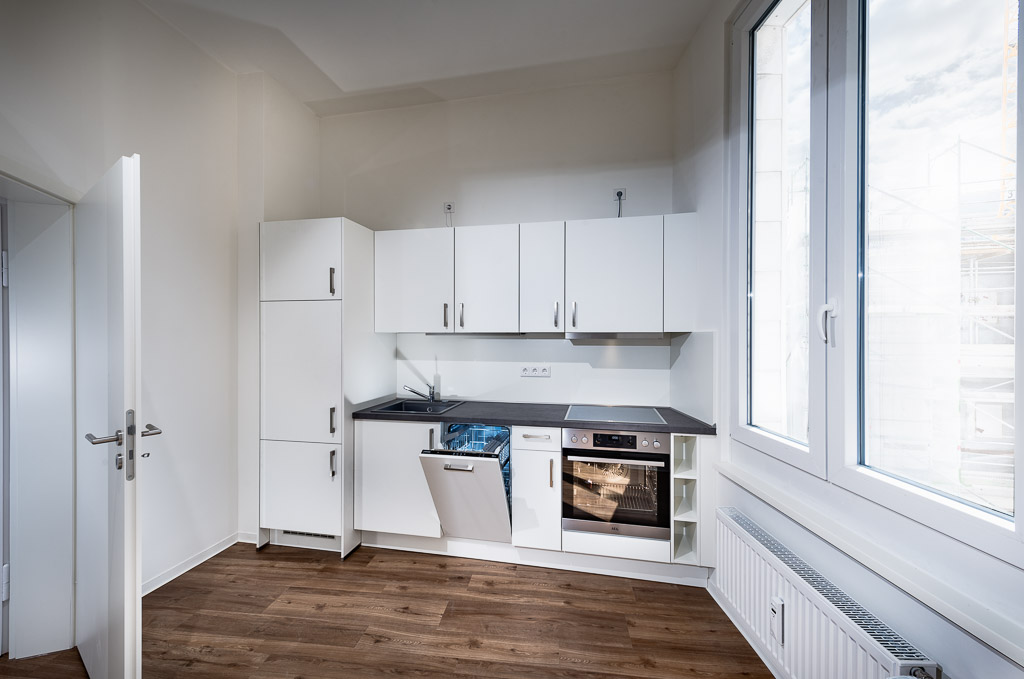 Direkt vom Eigentümer: Moderne 2-Zimmer-Wohnung mit Einbauküche und hohen Decken! - Küche