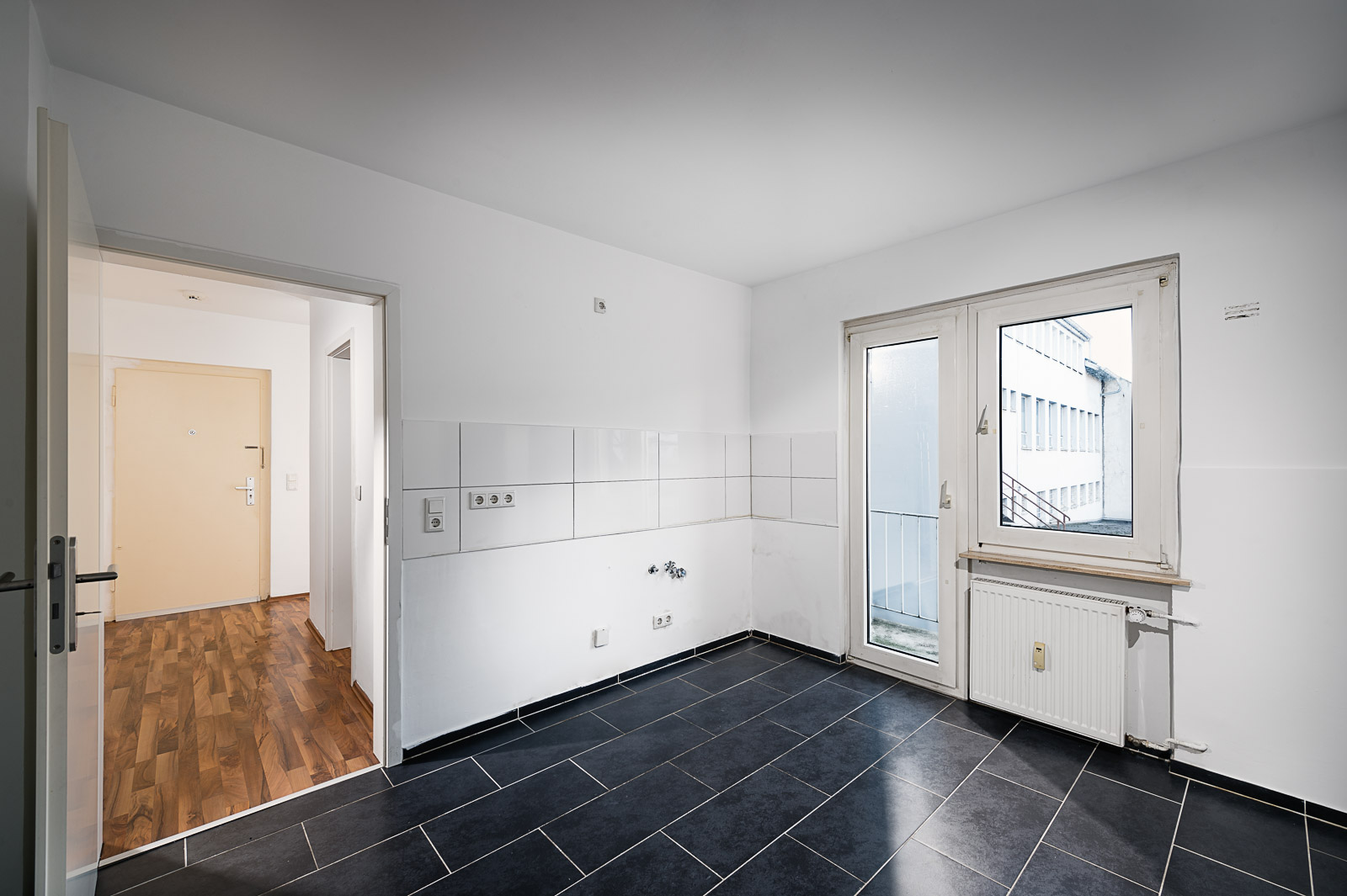 Direkt vom Eigentümer: renovierte, freundliche 2-Zimmer-Wohnung in Innenstadtlage - bissenkamp-9-3og-kueche-web
