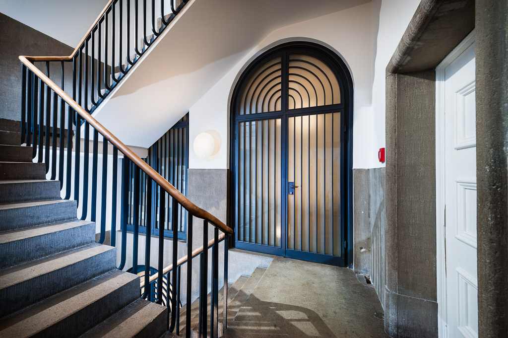 Direkt vom Eigentümer: repräsentatives, lichtdurchflutetes Loft in ehemaliger Fabrik - Treppenhaus