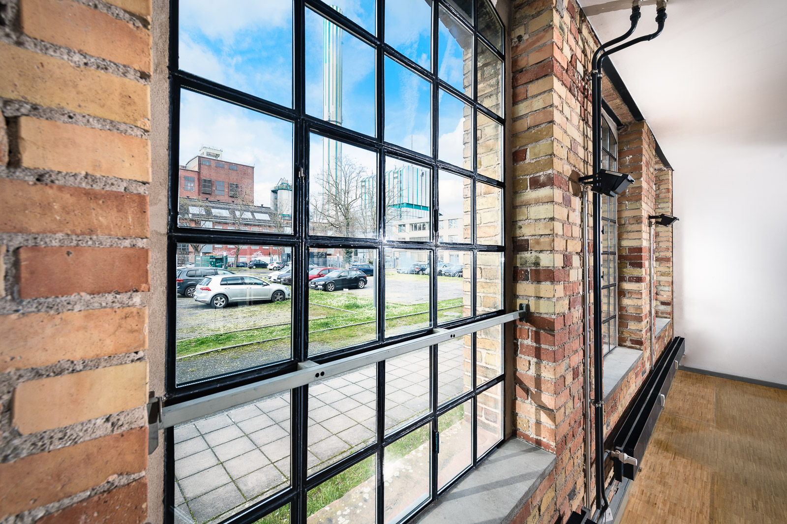 Direkt vom Eigentümer: großzügiges Büroloft in denkmalgeschützter Fabrik - Fensterfront