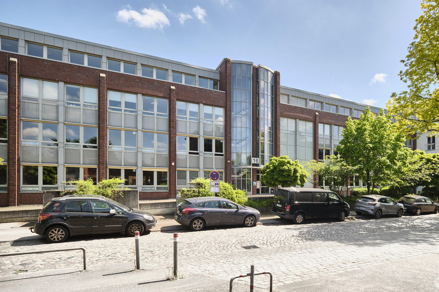Direkt vom Eigentümer: Attraktives, lichtdurchflutetes Büro mit guten Parkmöglichkeiten - Außenanischt