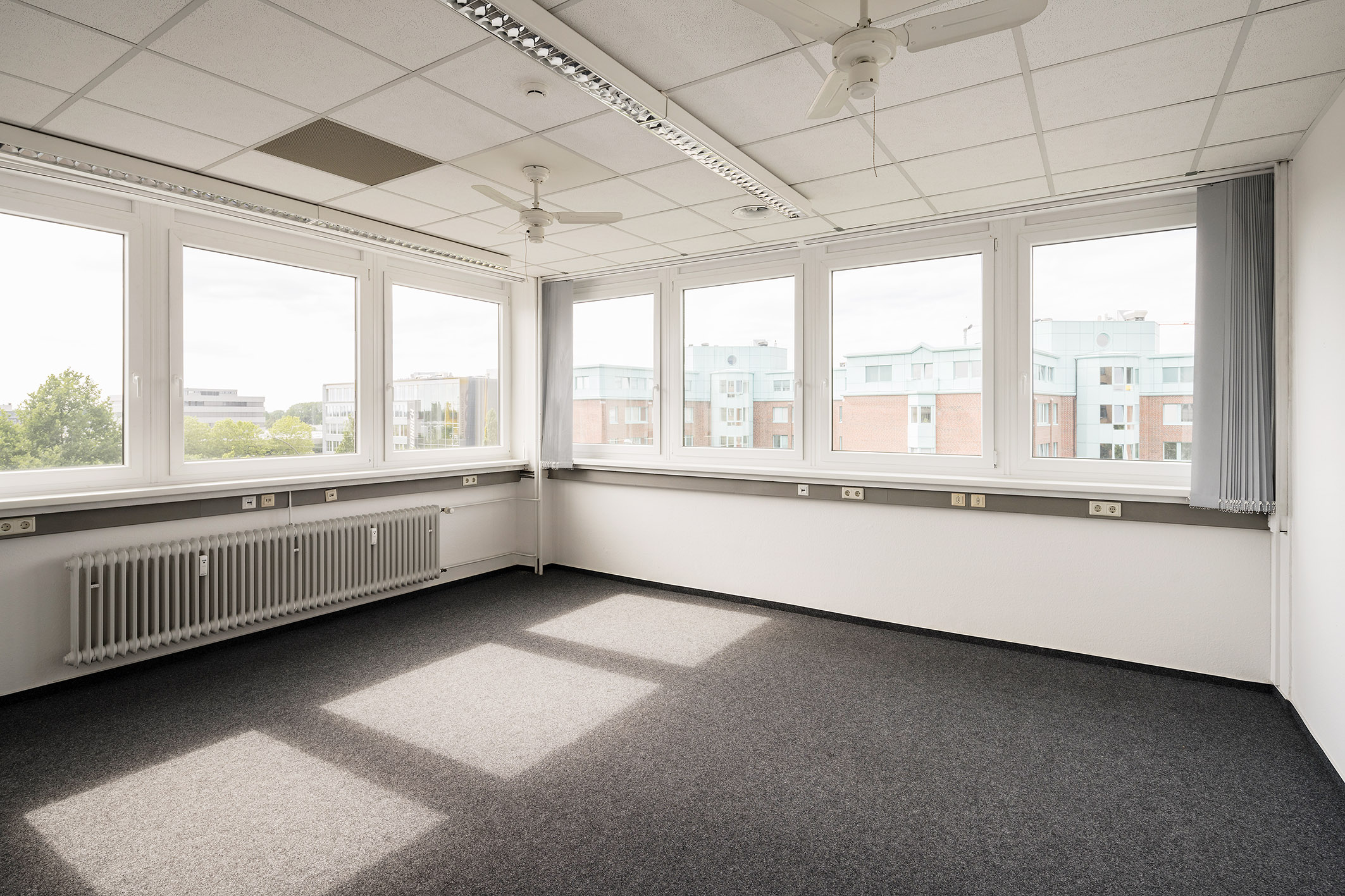 Direkt vom Eigentümer: Helle Büroetage 1.172,38 m² Friedrich-Ebert-Damm - Innenansicht 4.OG