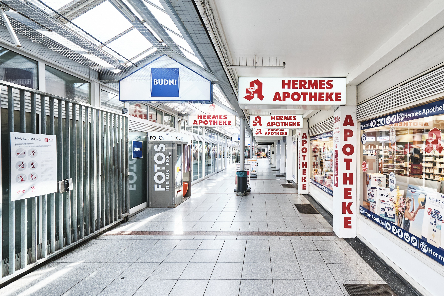 Direkt vom Eigentümer: helle Ladenfläche, beste Frontlage am Haupteingang für maximale Sichtbarkeit - EKZ Innenansicht