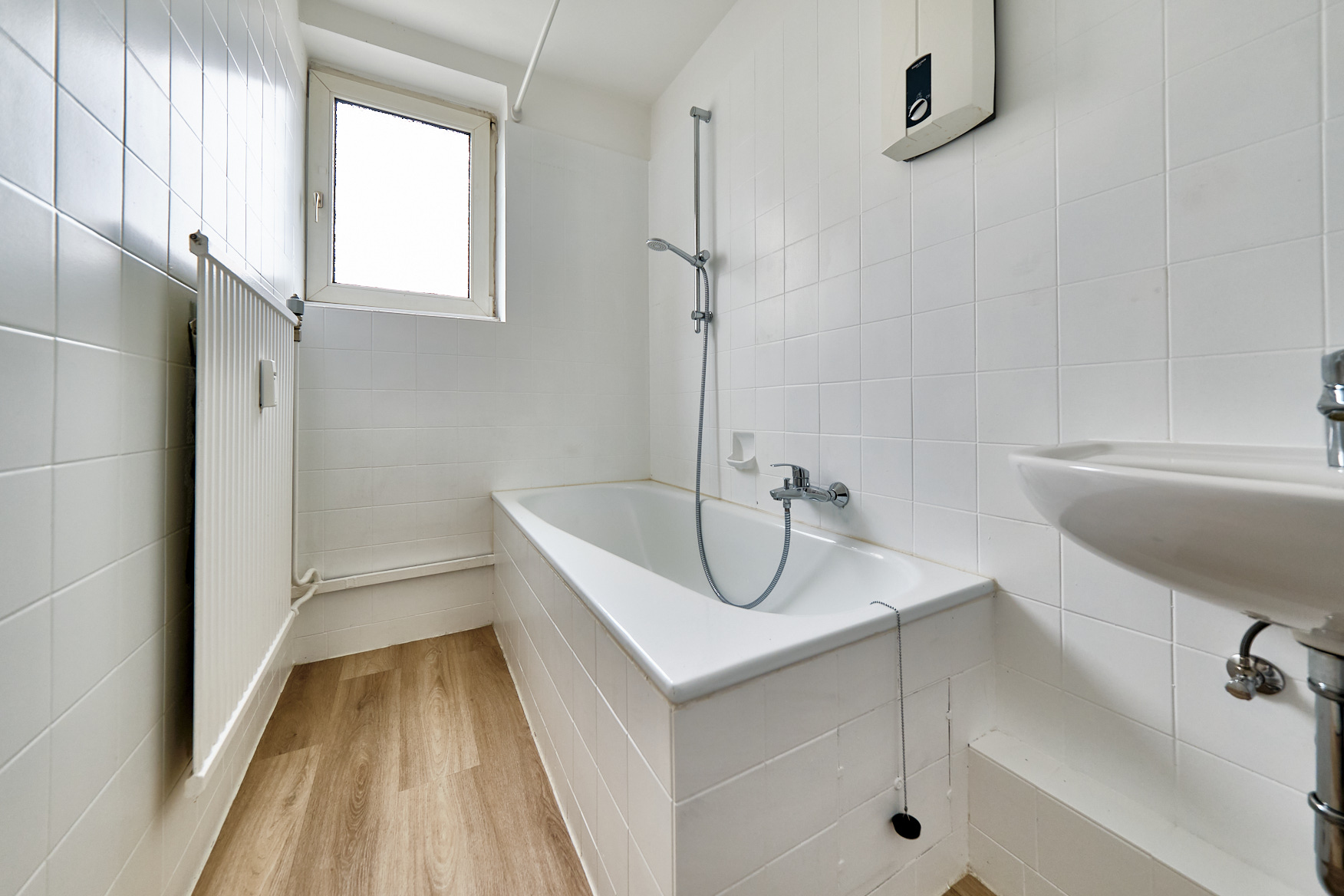Direkt vom Eigentümer: Lichtdurchflutetes Zuhause mit Charme & Charakter - Bad