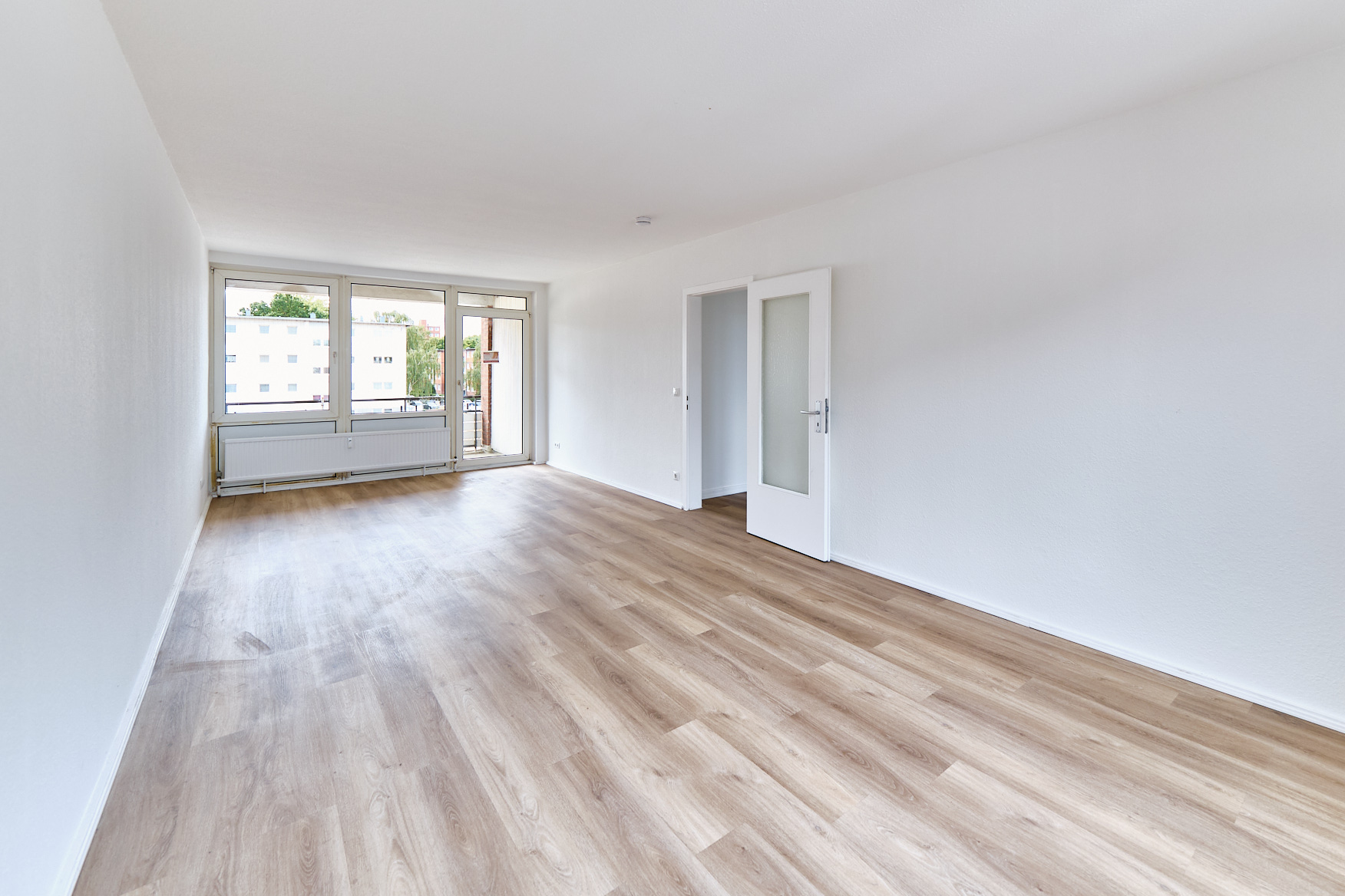 Direkt vom Eigentümer: Lichtdurchflutetes Zuhause mit Charme & Charakter - Wohnzimmer