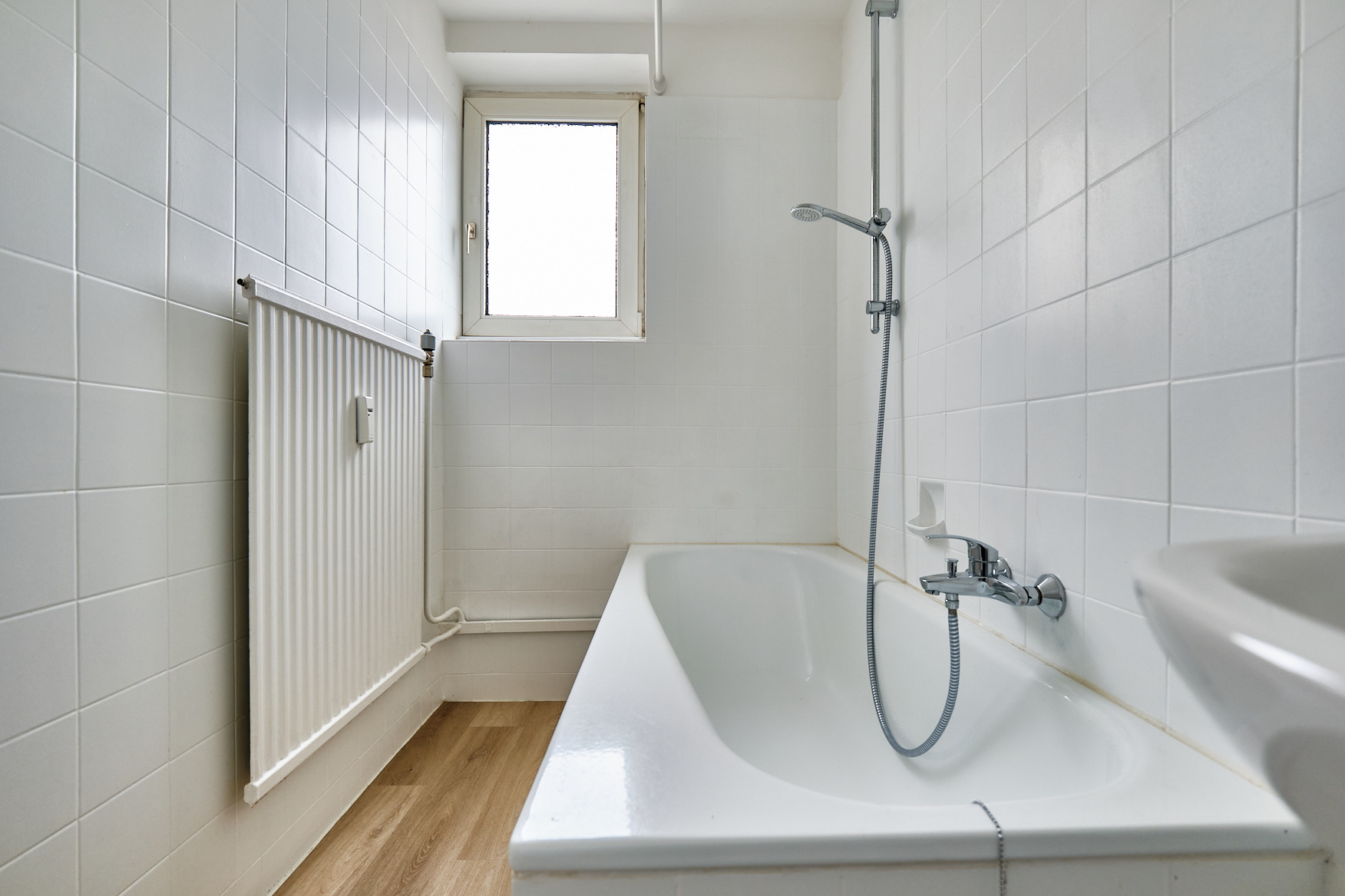 Direkt vom Eigentümer: Lichtdurchflutetes Zuhause mit Charme & Charakter - Bad
