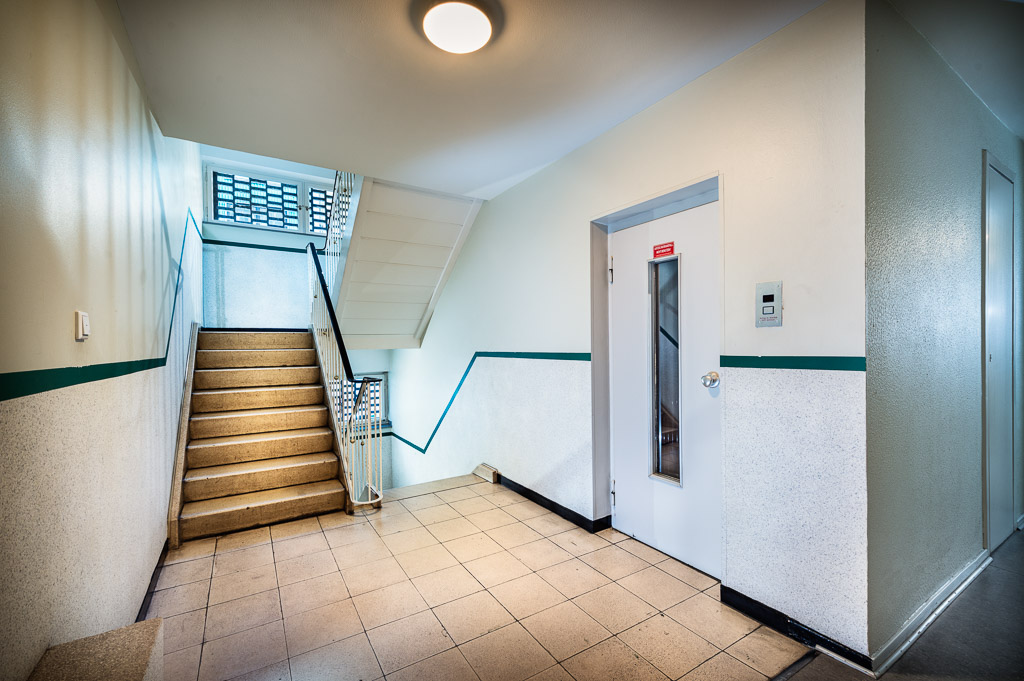 Direkt vom Eigentümer: Moderne, lichtdurchflutete 3-Zimmer Wohnung mit Balkon und Einbauküche - buelowstrasse-14-duesseldorf-4og-aufzug-web