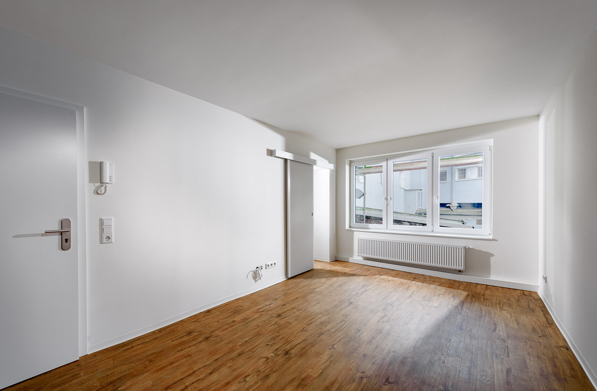 Direkt vom Eigentümer: Moderne 3- Zimmer Wohnung mit EBK - brueckstrasse-28-1og-fenstersicht-eingang-web
