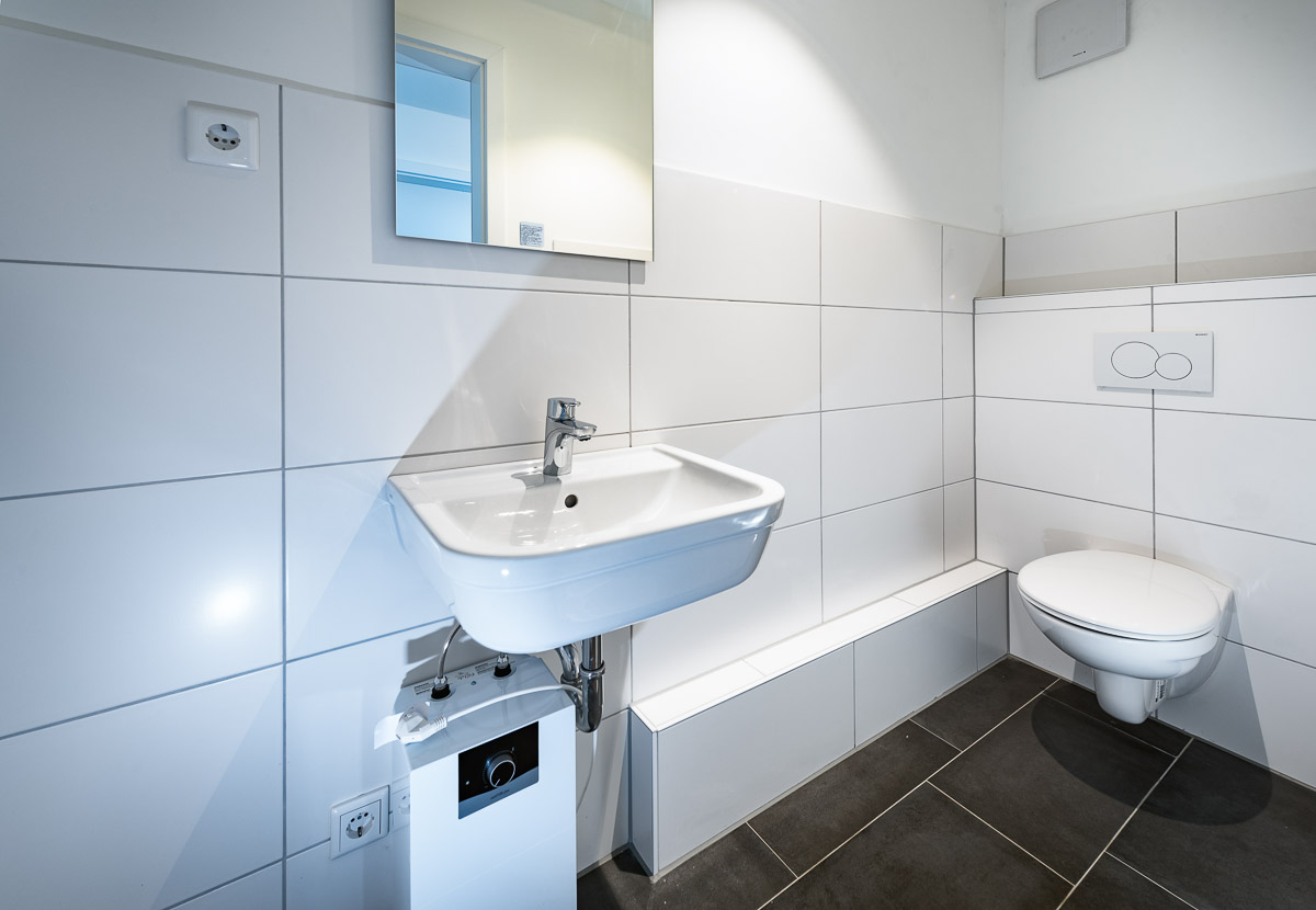 Direkt vom Eigentümer: Moderne 3- Zimmer Wohnung mit EBK - brueckstrasse-28-1og-toilette-web