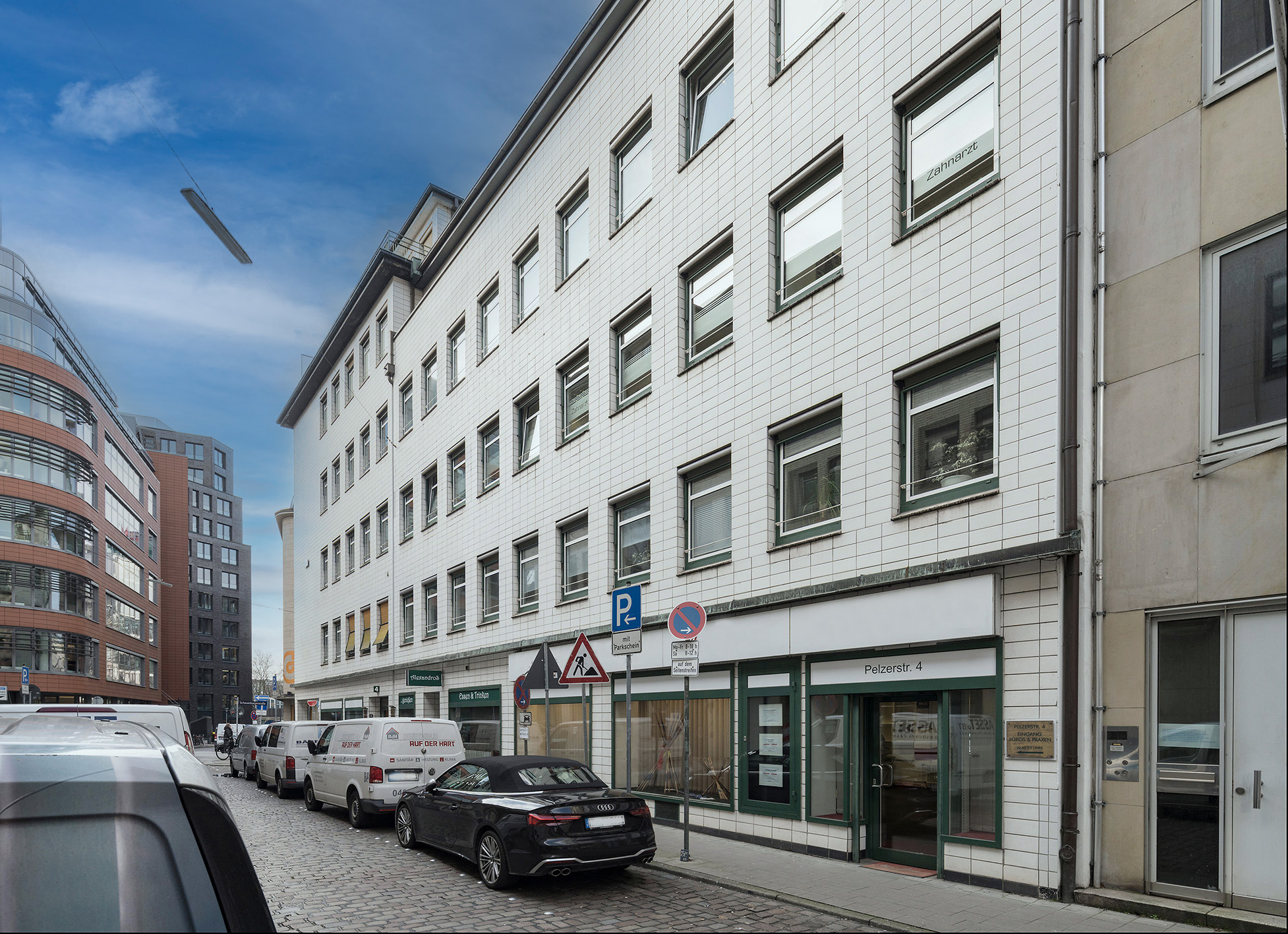 Direkt vom Eigentümer: Frisch renovierte Praxisfläche nach Mieterwunsch in direkter Innenstadt-Lage! - Seitenansicht