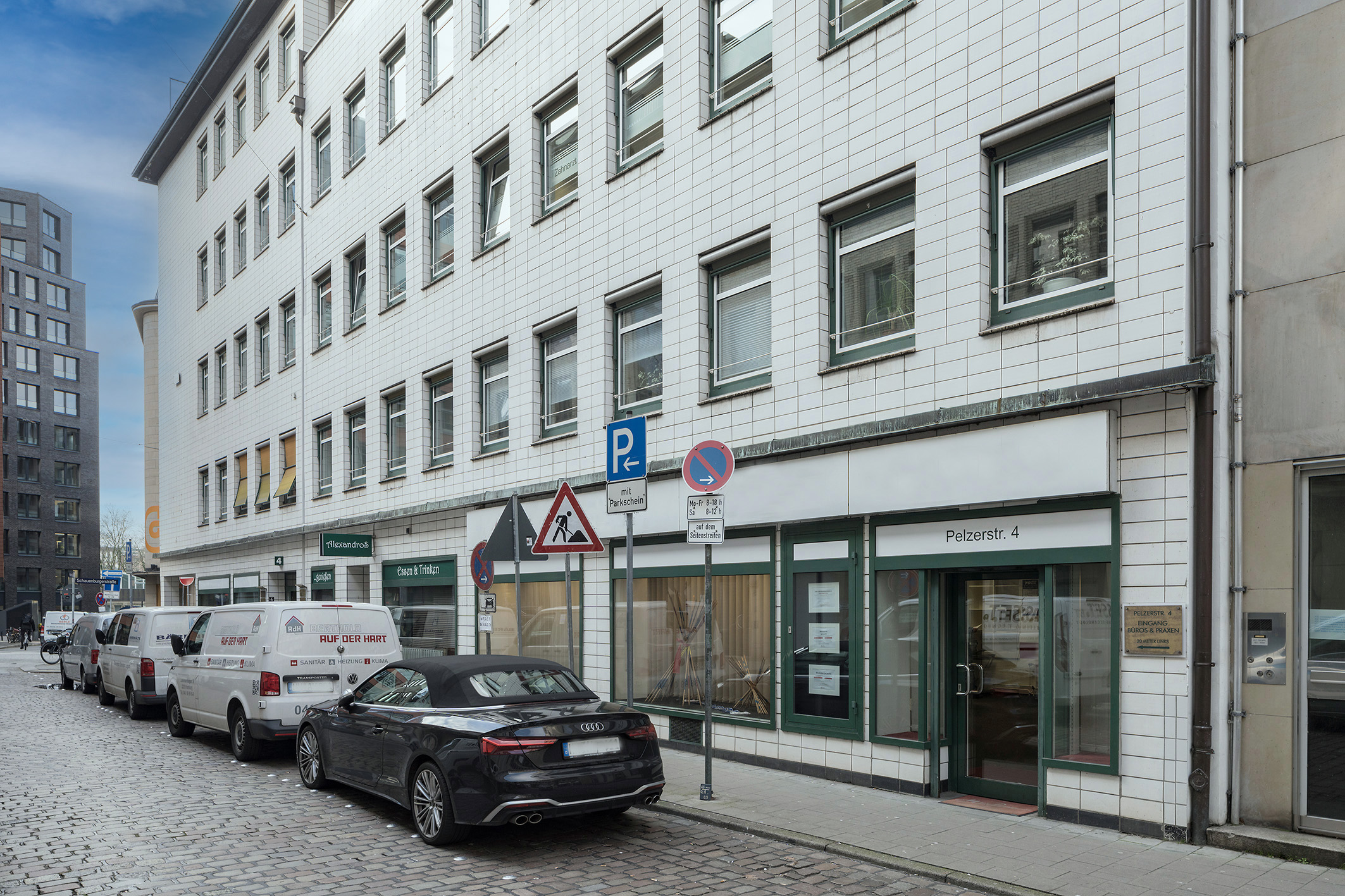 Direkt vom Eigentümer: Frisch renovierte Praxisfläche nach Mieterwunsch in direkter Innenstadt-Lage! - Seitenansicht