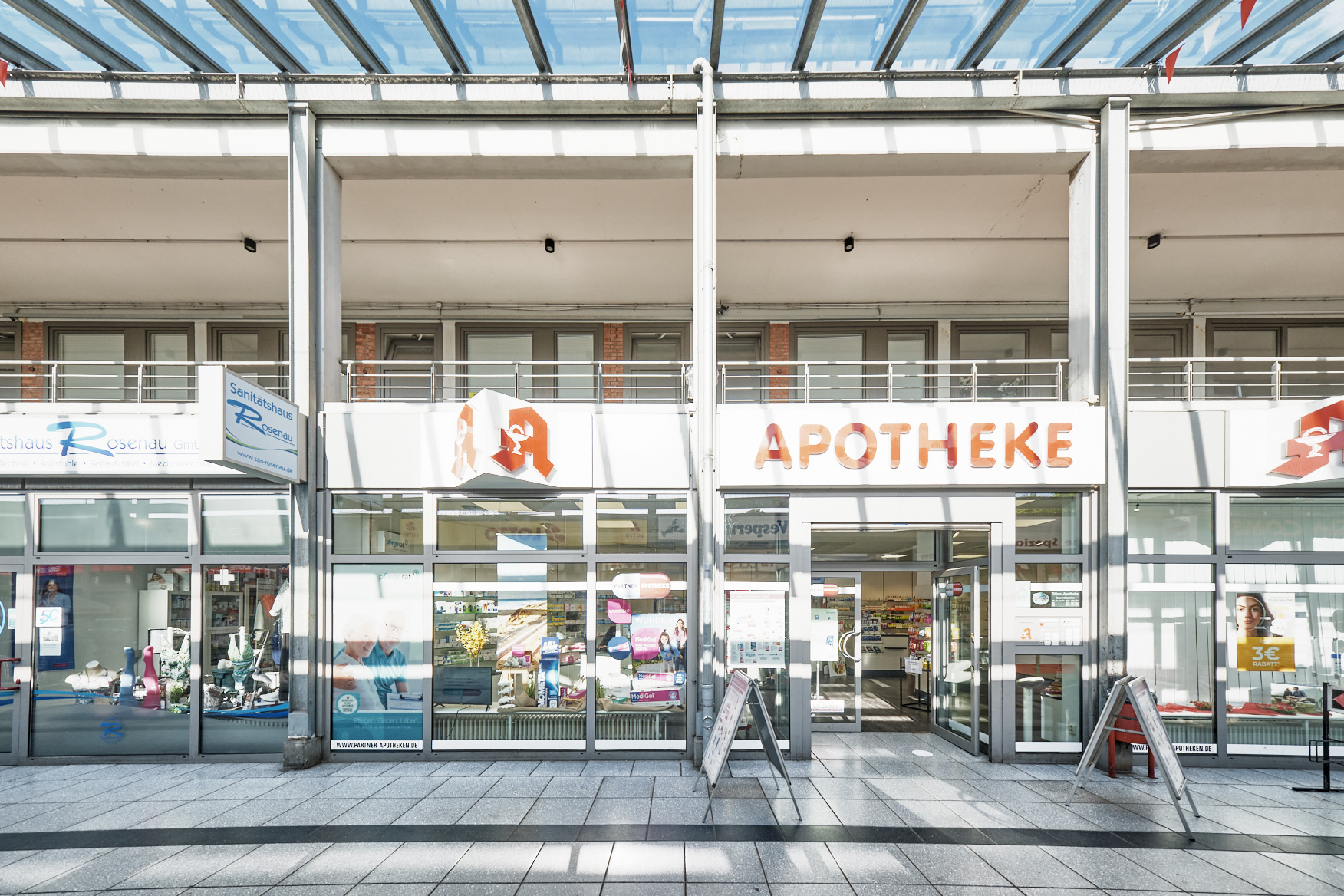 Direkt vom Eigentümer: heller & freundlicher Eckladen mit großer Schaufensterfront - EKZ M Mannshardstraße_DSCF3799_2MP