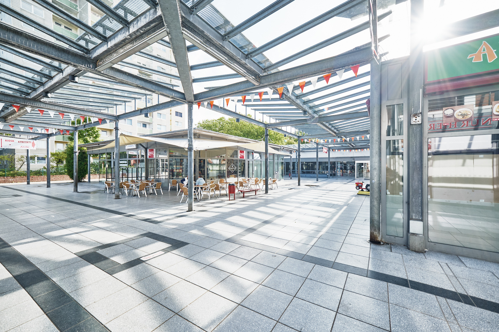 Direkt vom Eigentümer: heller & freundlicher Eckladen mit großer Schaufensterfront - EKZ M Mannshardstraße_DSCF3827_2MP
