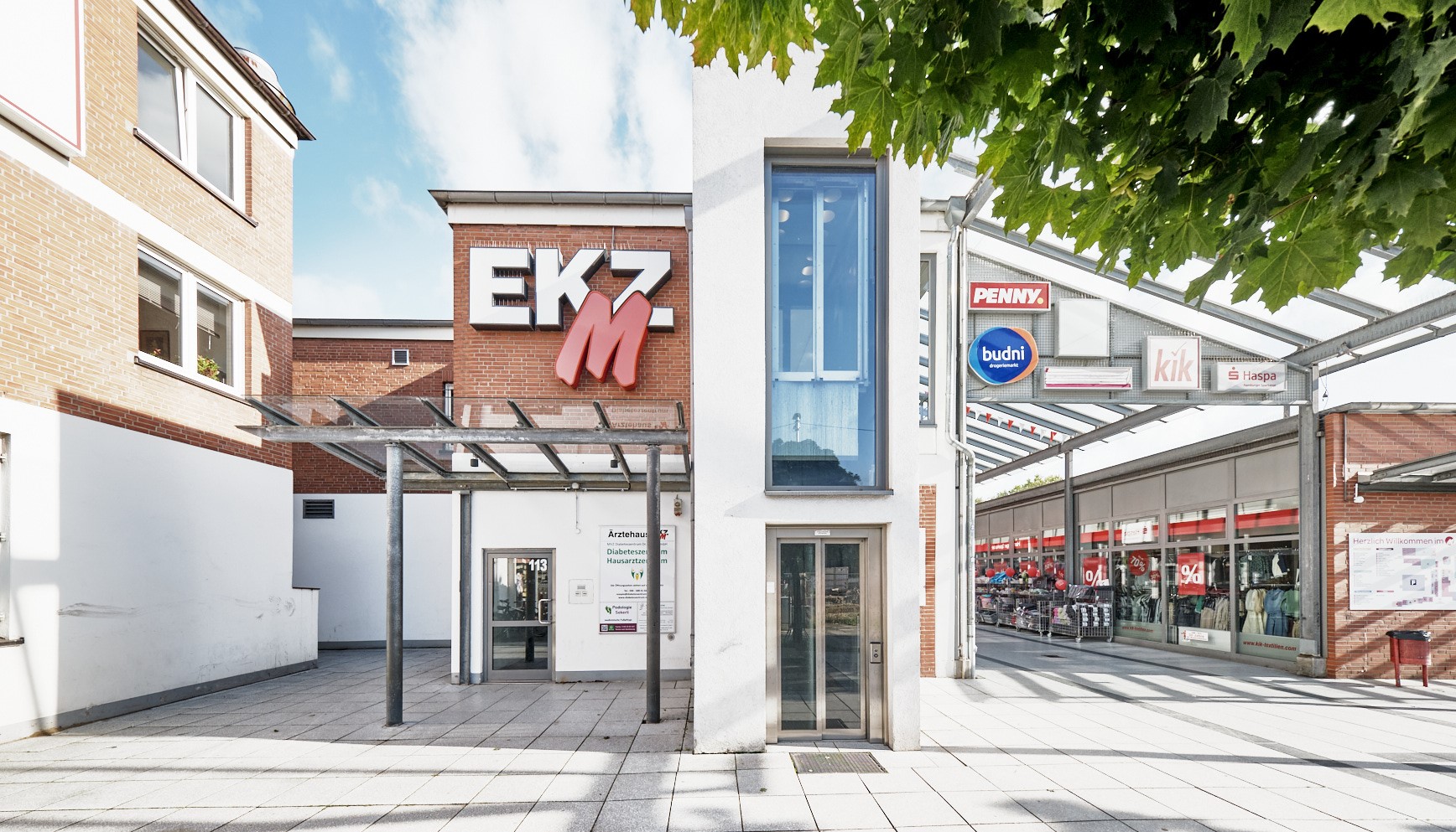 Direkt vom Eigentümer: heller & freundlicher Eckladen mit großer Schaufensterfront - EKZ M Mannshardstraße_DSCF3814_2MP_zugeschnitten