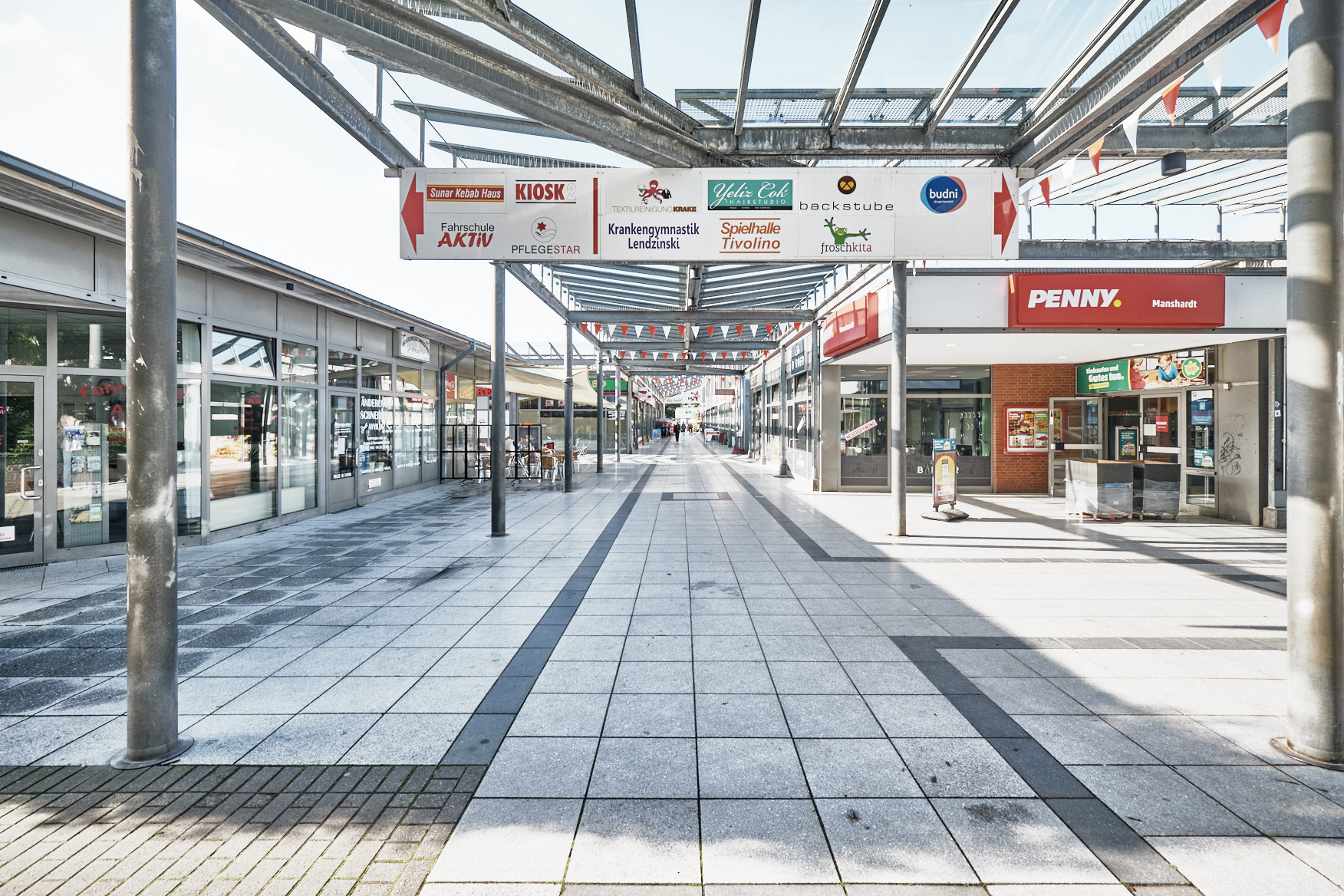 Direkt vom Eigentümer: heller & freundlicher Eckladen mit großer Schaufensterfront - EKZ M Mannshardstraße_DSCF3767_2MP