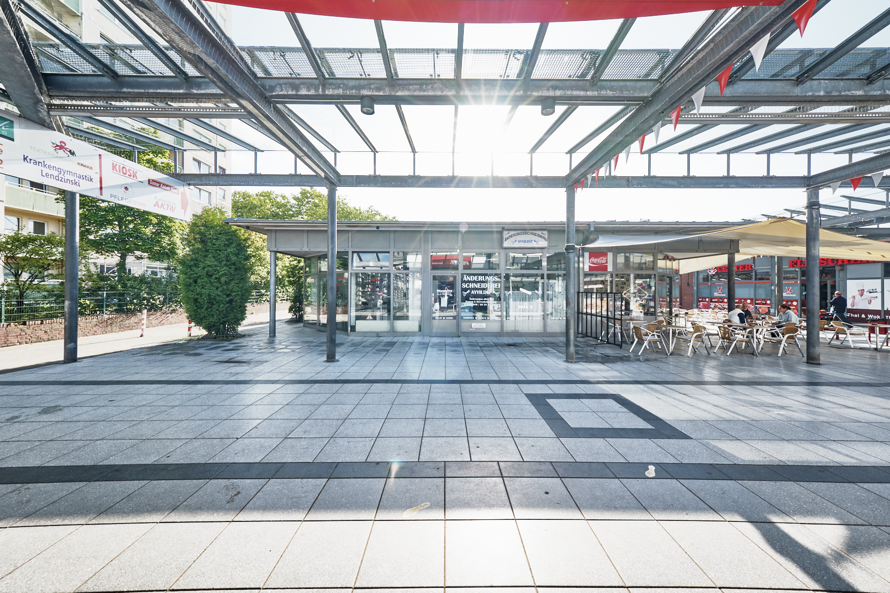 Direkt vom Eigentümer: heller & freundlicher Eckladen mit großer Schaufensterfront - EKZ M Mannshardstraße_DSCF3790_2MP