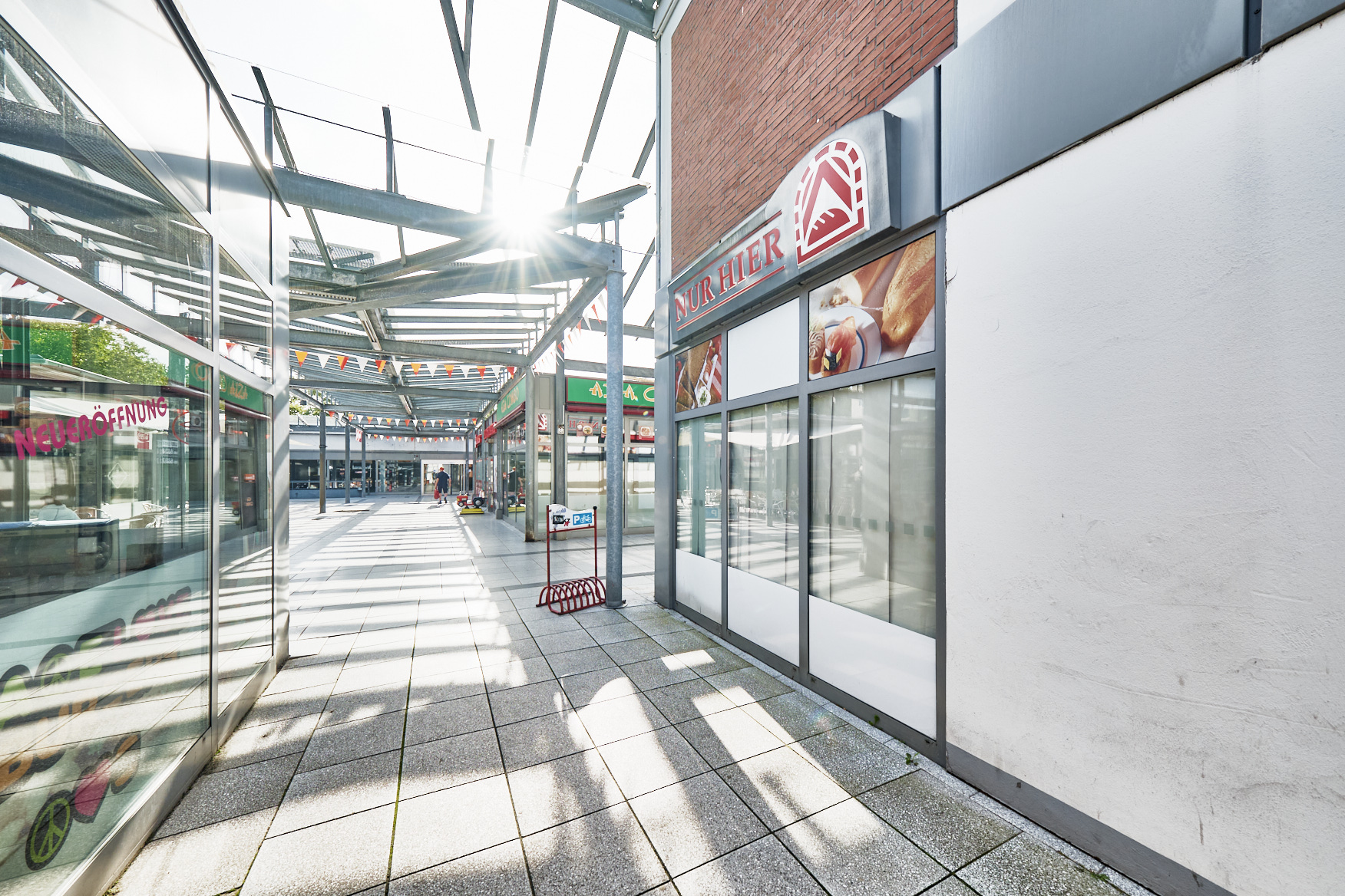 Direkt vom Eigentümer: heller & freundlicher Eckladen mit großer Schaufensterfront - EKZ M Mannshardstraße_DSCF3831_2MP