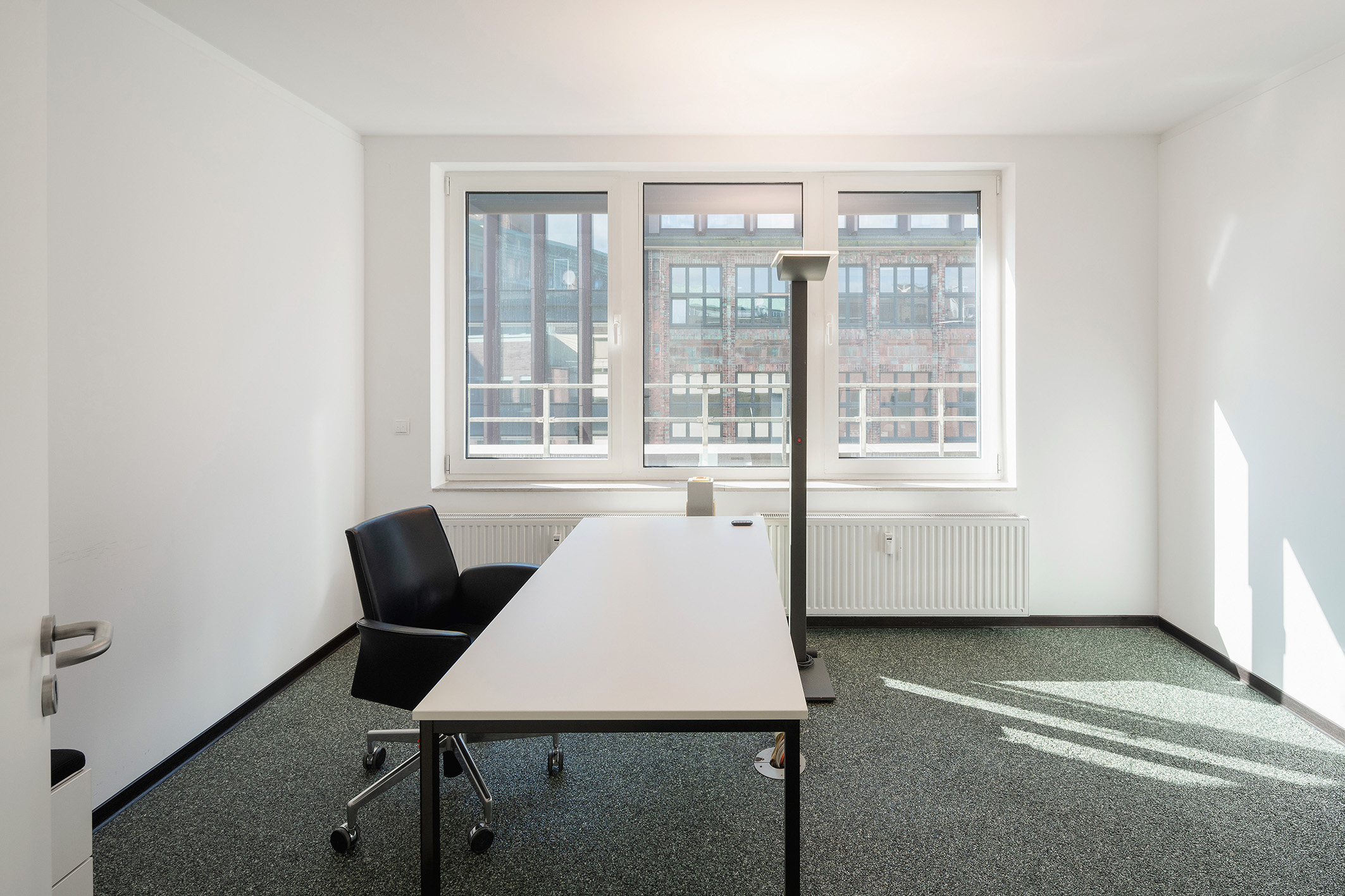 Direkt vom Eigentümer: helles Büro in bester Innenstadtlage nahe Rathaus und Mönckebergstraße - Büro