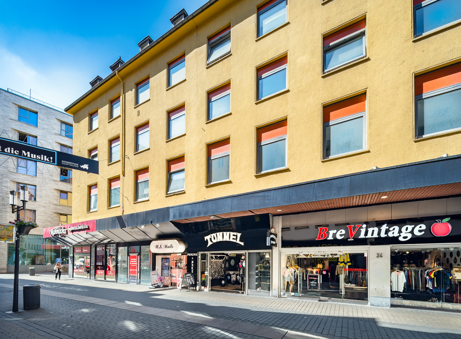 Direkt vom Eigentümer: lichtdurchflutete Verkaufsfläche mit breiter Fensterfront in 1A-Lage - Außenansicht