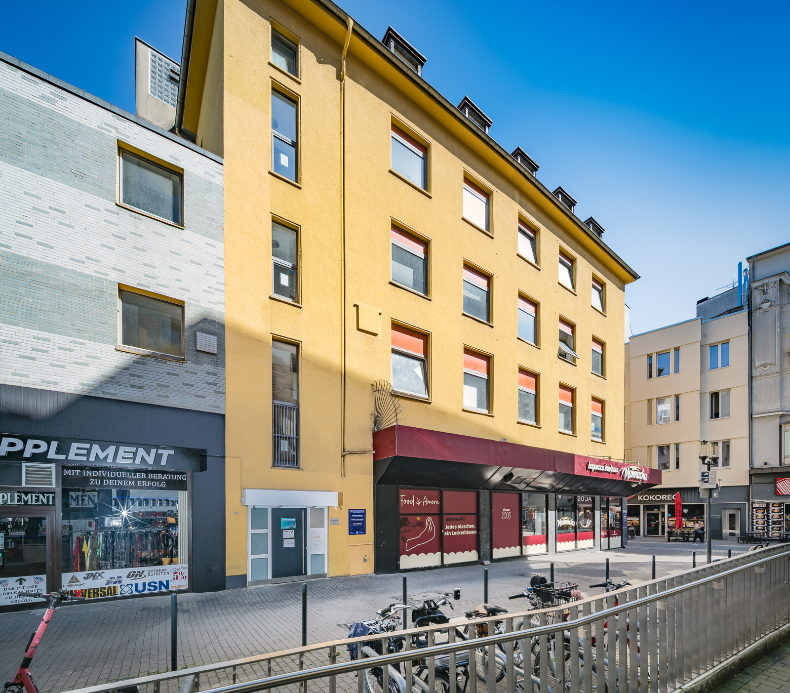 Direkt vom Eigentümer: lichtdurchflutete Verkaufsfläche mit breiter Fensterfront in 1A-Lage - Außenansicht